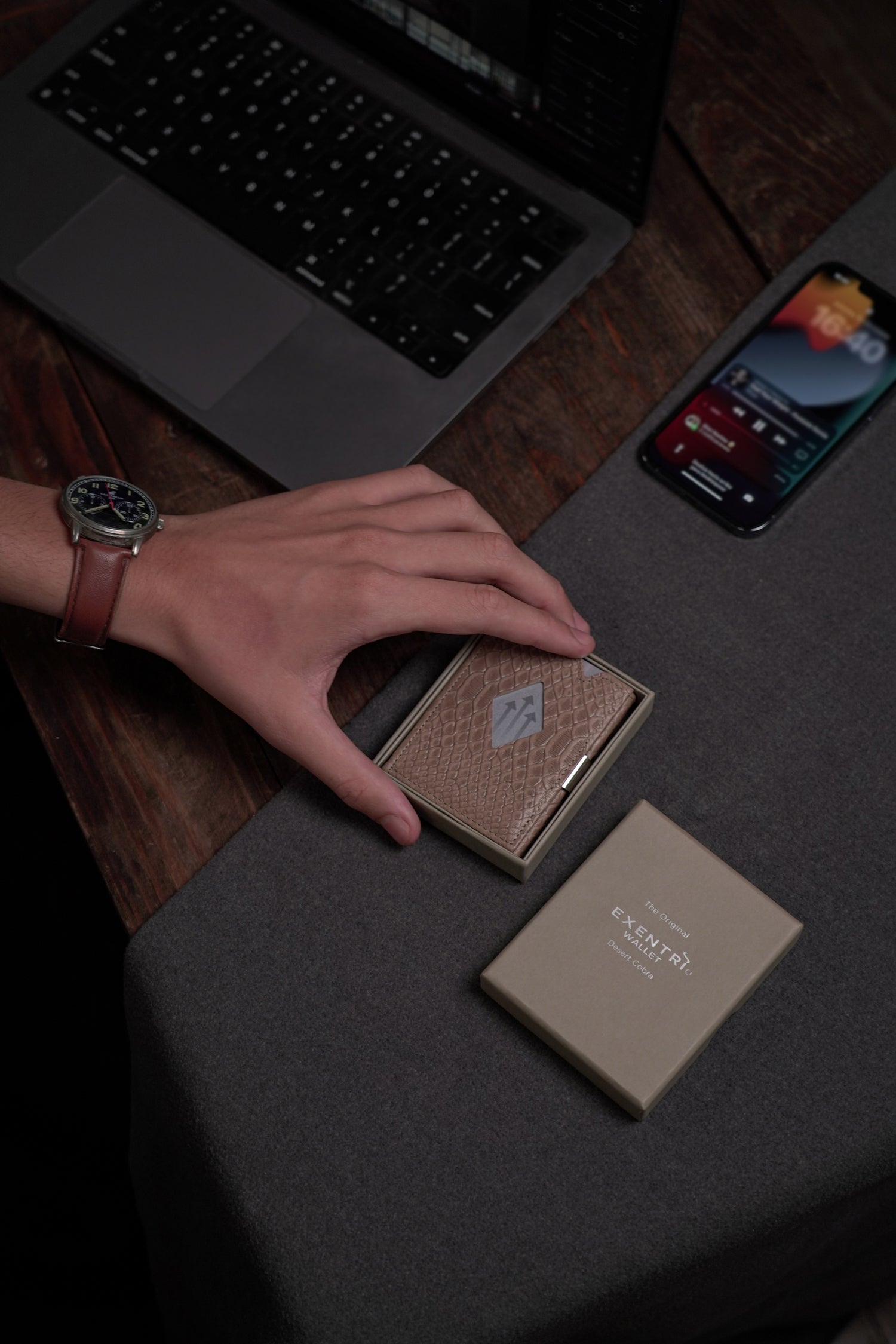 EX D335 - Wallet Desert cobra