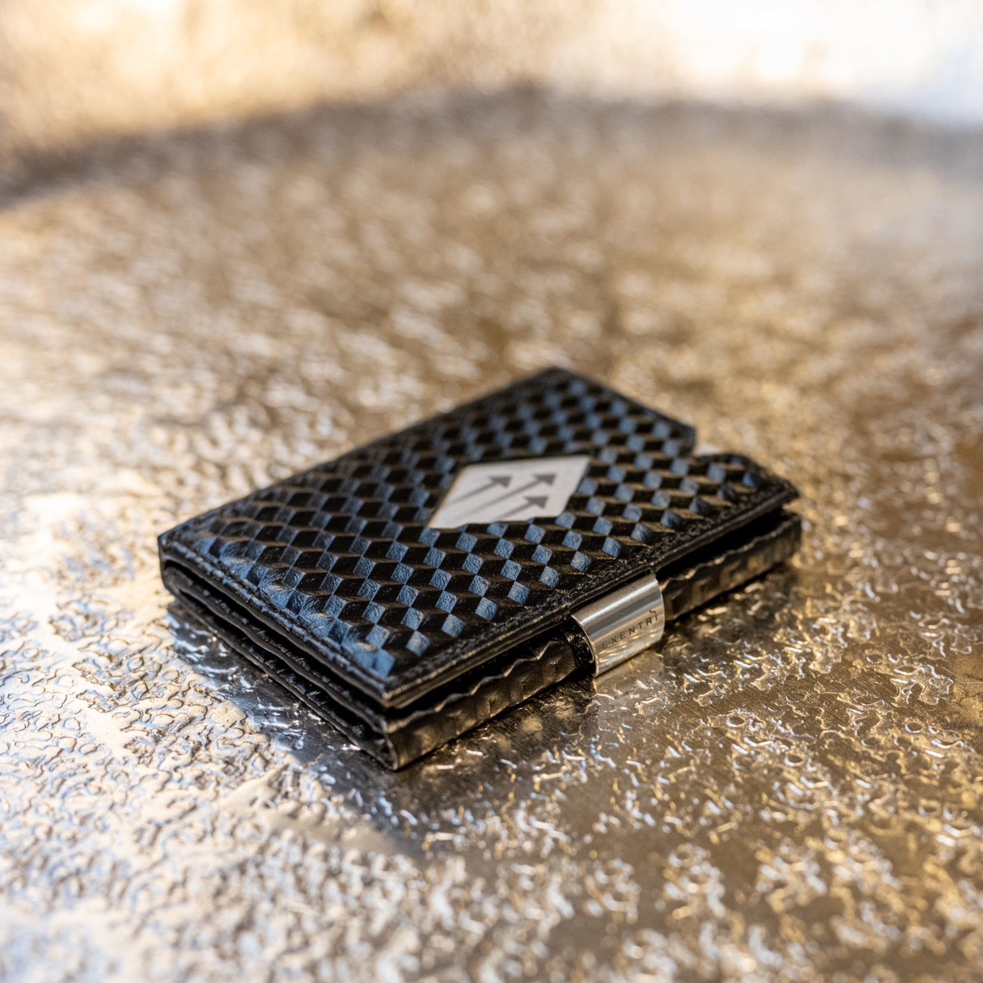 EX D341 - Wallet Black cube