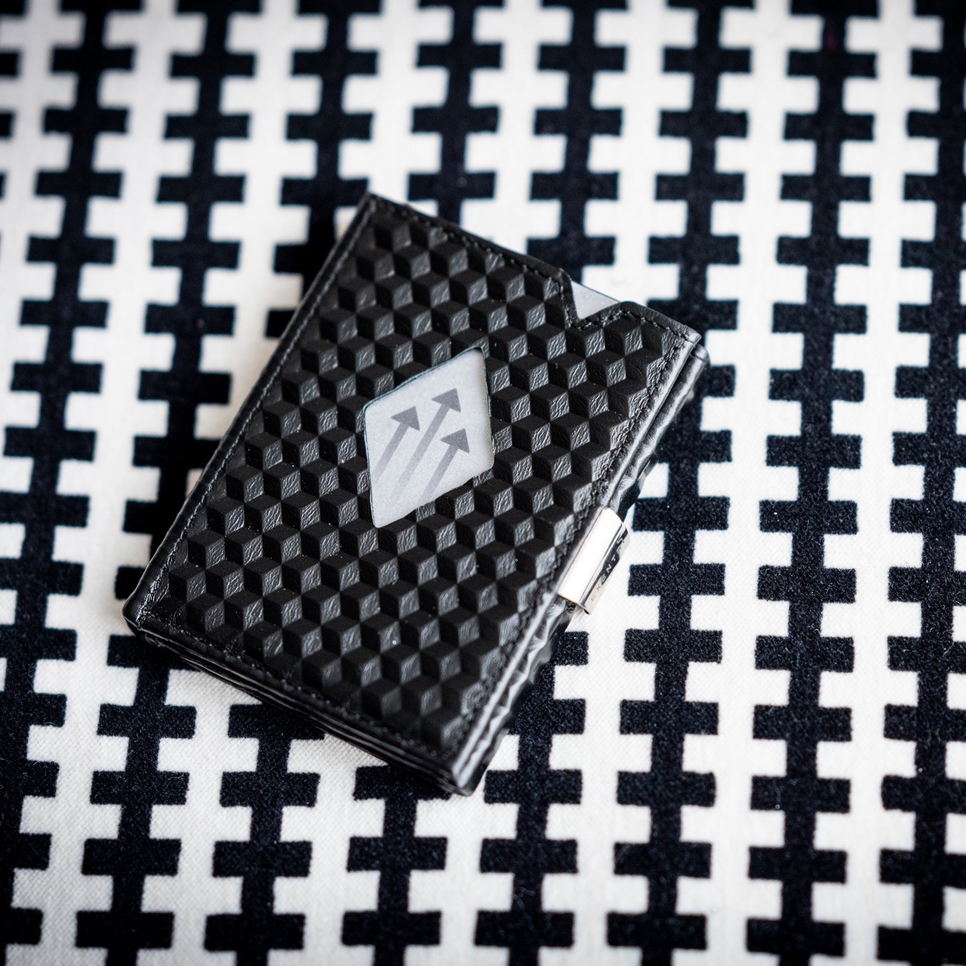 EX D341 - Wallet Black cube